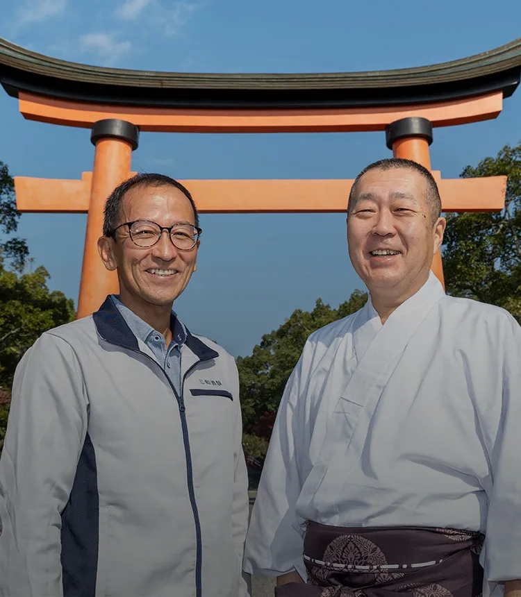 宇佐神宮 権宮司 大久保博範 × 安心院葡萄酒工房 工房長 古屋浩二「ご縁と巡り合わせが始まり。宇佐神宮御鎮座1300年記念、限定ワイン醸造プロジェクト」｜by SANWA SHURUI 三和酒類の酒造り｜koji note[三和酒類株式会社]
