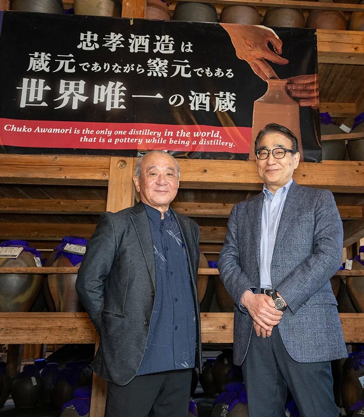 忠孝酒造 代表取締役社長 大城勤 × 三和酒類 顧問 下田雅彦「日本のホワイト・スピリッツが世界で勝負する準備は整った」｜think KOJI 麹文化と発酵｜koji note[三和酒類株式会社]