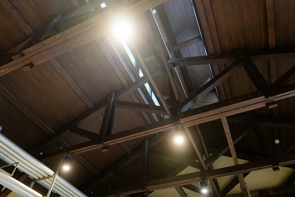 「壱號蔵」の建屋の梁（はり）の部分