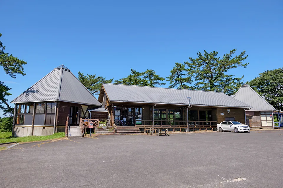 土産物販売店も併設したレストラン「星ふる館」