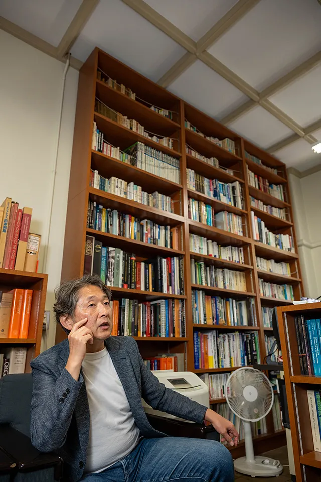 東京大学大学院理学系研究科の太田博樹教授（東京大学本郷キャンパスの太田研究室）