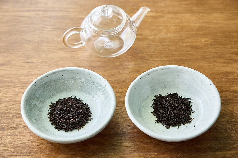 「紅茶のパンナコッタ」にはセイロンティー（左）、「香港レモンティー」にはアールグレイ（右）を使用。茶葉はお好みのものでOK