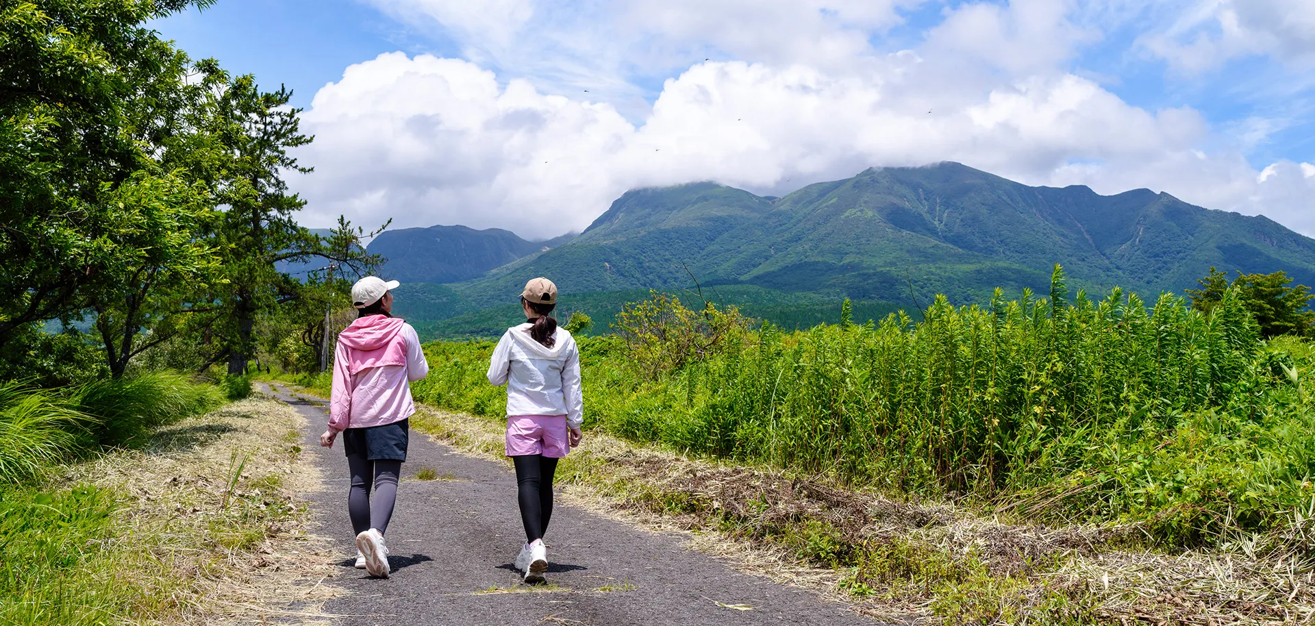 「九州の屋根」くじゅう連山を仰ぐ久住高原歴史の道（竹田市）